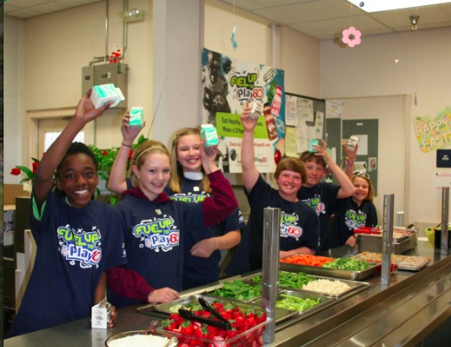 Students enjoy smart snacks in Ellensburg, Washington, thanks to Fuel Up To Play 60 Program 