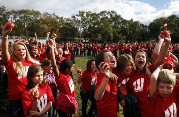 Michigan students crunch Michigan apples for world record
